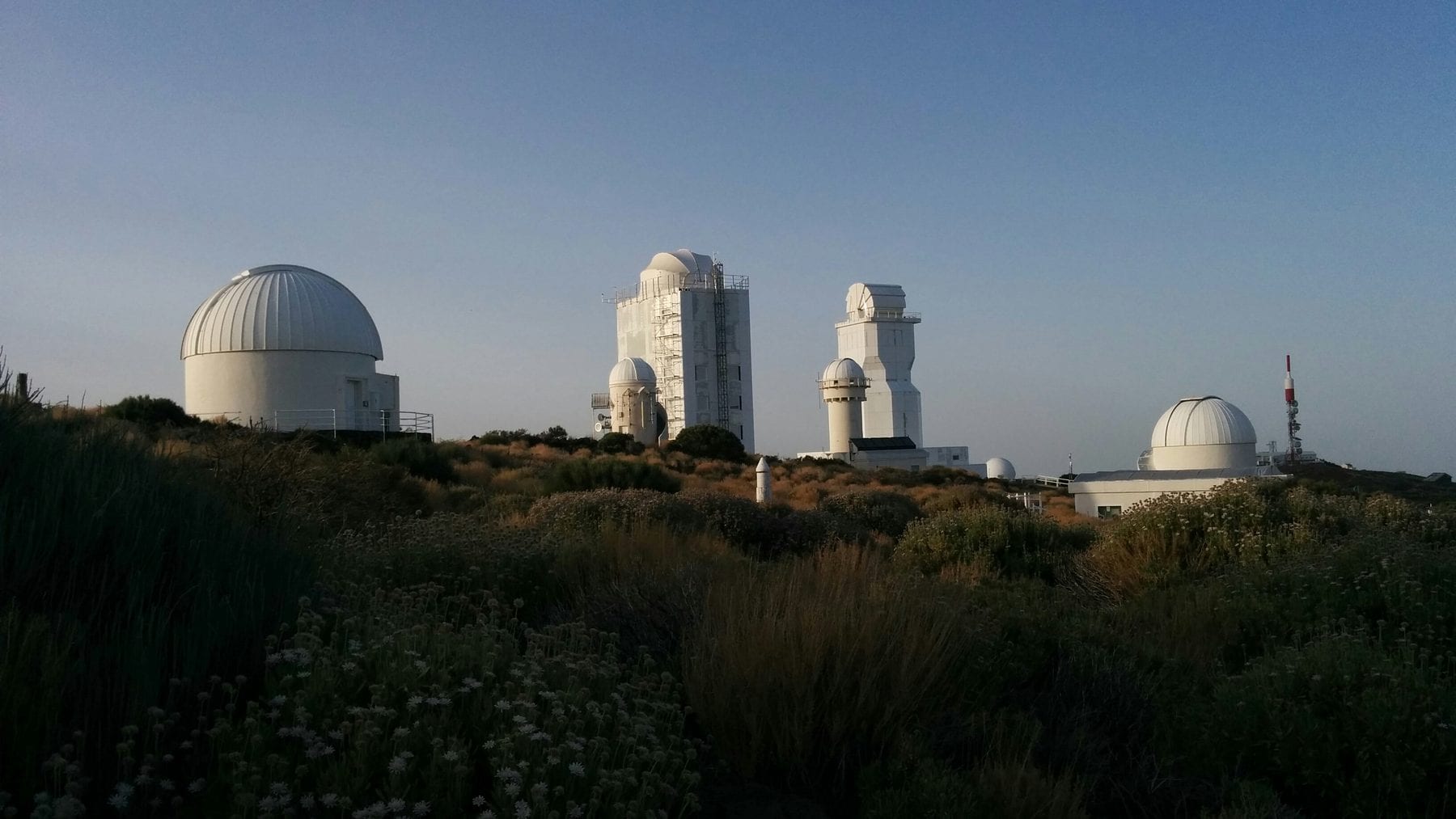 Cúpulas de los telescopios del Observatorio del Teide, en Izaña